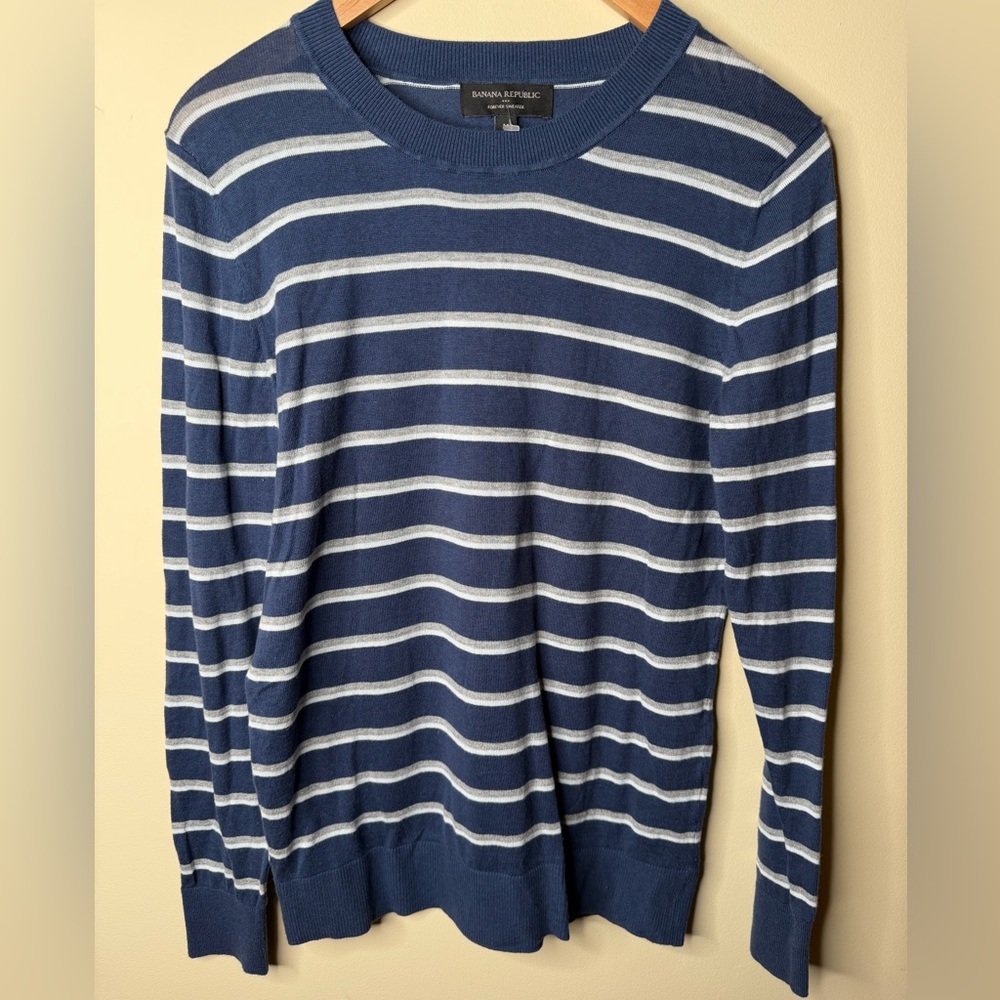 Banana Republic forever sweater womens Medium Blue Striped classic Crew